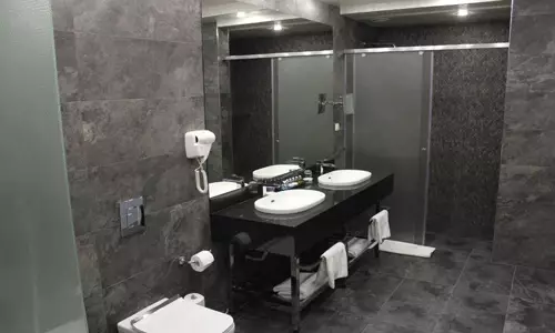 هتل اربونی ایروان ارمنستان
